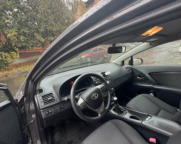 Серый Тойота Авенсис, объемом двигателя 1.6 л и пробегом 200 тыс. км за 7500 $, фото 8 на Automoto.ua