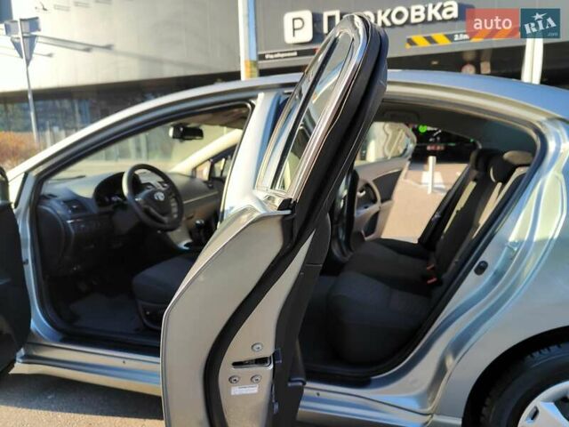 Серый Тойота Авенсис, объемом двигателя 1.8 л и пробегом 279 тыс. км за 6990 $, фото 6 на Automoto.ua