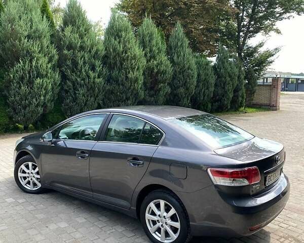 Серый Тойота Авенсис, объемом двигателя 2 л и пробегом 238 тыс. км за 10300 $, фото 12 на Automoto.ua