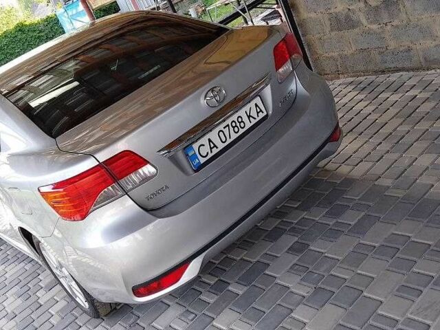 Серый Тойота Авенсис, объемом двигателя 2 л и пробегом 204 тыс. км за 8500 $, фото 4 на Automoto.ua