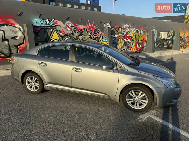 Серый Тойота Авенсис, объемом двигателя 0 л и пробегом 214 тыс. км за 7700 $, фото 1 на Automoto.ua