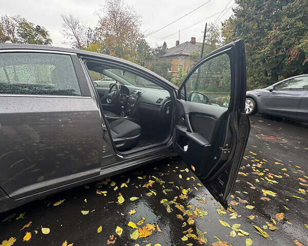 Серый Тойота Авенсис, объемом двигателя 1.6 л и пробегом 200 тыс. км за 7999 $, фото 12 на Automoto.ua