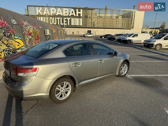 Серый Тойота Авенсис, объемом двигателя 0 л и пробегом 214 тыс. км за 7700 $, фото 6 на Automoto.ua