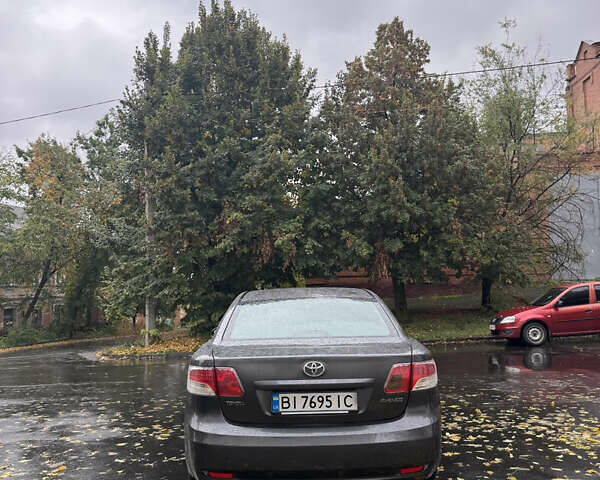 Серый Тойота Авенсис, объемом двигателя 1.6 л и пробегом 200 тыс. км за 7500 $, фото 3 на Automoto.ua