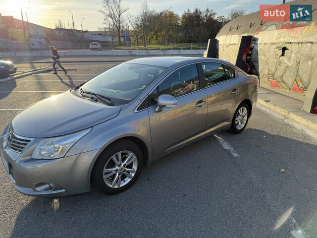 Серый Тойота Авенсис, объемом двигателя 0 л и пробегом 214 тыс. км за 7700 $, фото 3 на Automoto.ua