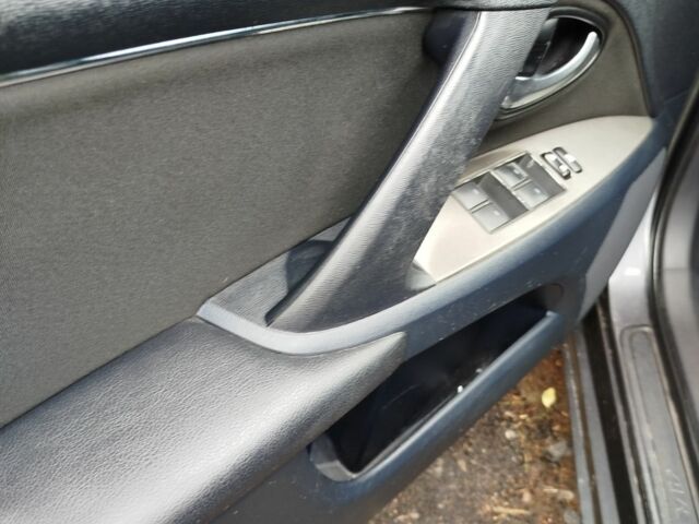 Сірий Тойота Авенсіс, об'ємом двигуна 1.8 л та пробігом 251 тис. км за 9000 $, фото 5 на Automoto.ua