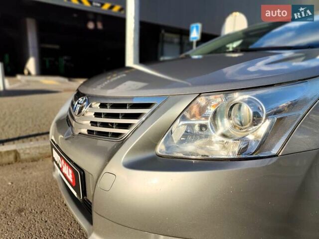 Серый Тойота Авенсис, объемом двигателя 1.8 л и пробегом 279 тыс. км за 6990 $, фото 1 на Automoto.ua