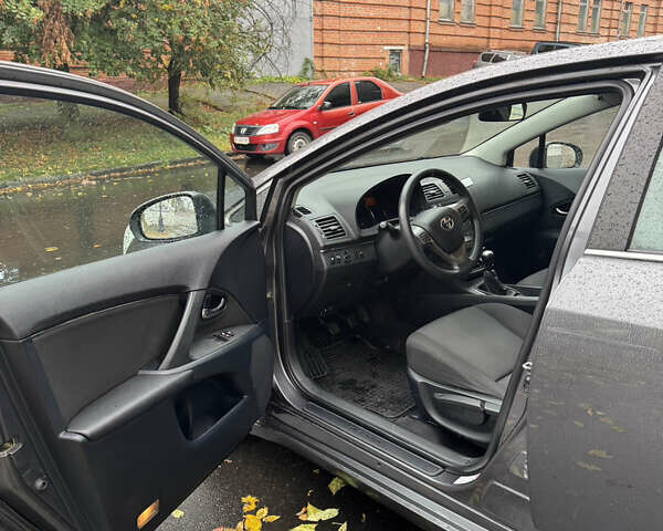Серый Тойота Авенсис, объемом двигателя 1.6 л и пробегом 200 тыс. км за 7500 $, фото 7 на Automoto.ua
