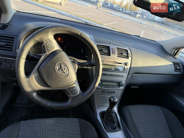 Серый Тойота Авенсис, объемом двигателя 0 л и пробегом 214 тыс. км за 7700 $, фото 10 на Automoto.ua