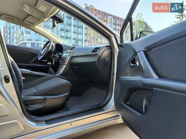 Серый Тойота Авенсис, объемом двигателя 1.8 л и пробегом 279 тыс. км за 6990 $, фото 45 на Automoto.ua