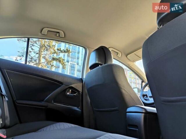 Серый Тойота Авенсис, объемом двигателя 1.8 л и пробегом 279 тыс. км за 6990 $, фото 57 на Automoto.ua