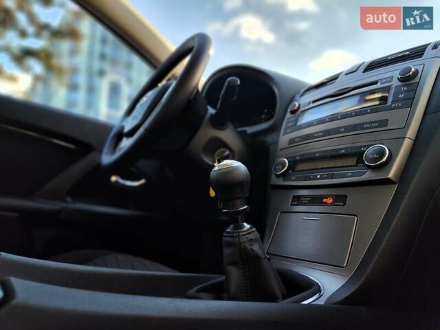 Серый Тойота Авенсис, объемом двигателя 1.8 л и пробегом 279 тыс. км за 6990 $, фото 51 на Automoto.ua