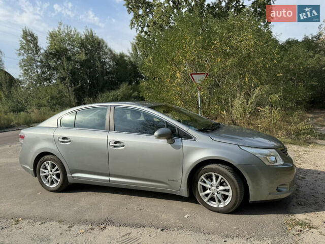 Серый Тойота Авенсис, объемом двигателя 2 л и пробегом 186 тыс. км за 9300 $, фото 1 на Automoto.ua