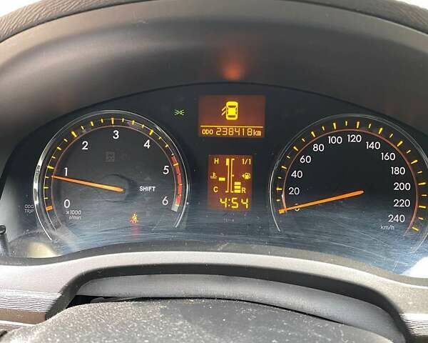 Серый Тойота Авенсис, объемом двигателя 2 л и пробегом 238 тыс. км за 10300 $, фото 16 на Automoto.ua