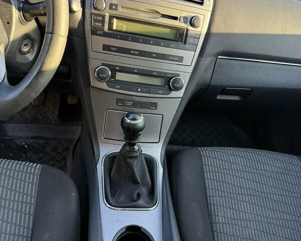 Серый Тойота Авенсис, объемом двигателя 0 л и пробегом 214 тыс. км за 7700 $, фото 11 на Automoto.ua