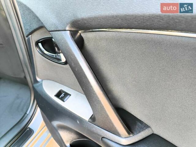 Серый Тойота Авенсис, объемом двигателя 1.8 л и пробегом 279 тыс. км за 6990 $, фото 54 на Automoto.ua