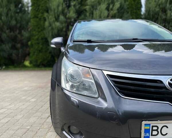 Серый Тойота Авенсис, объемом двигателя 2 л и пробегом 238 тыс. км за 10300 $, фото 2 на Automoto.ua