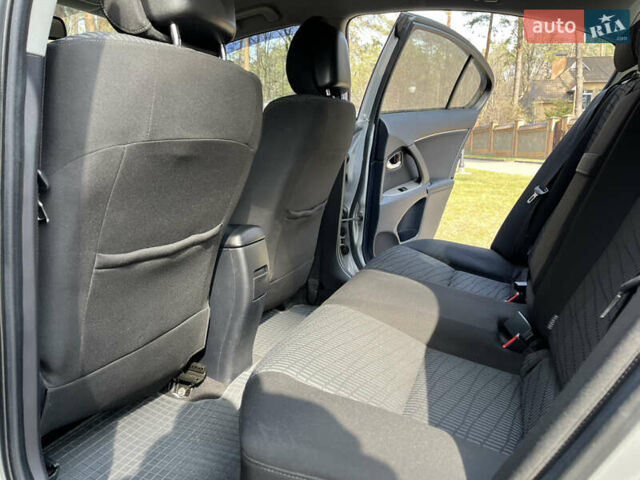 Серый Тойота Авенсис, объемом двигателя 1.8 л и пробегом 275 тыс. км за 8800 $, фото 22 на Automoto.ua