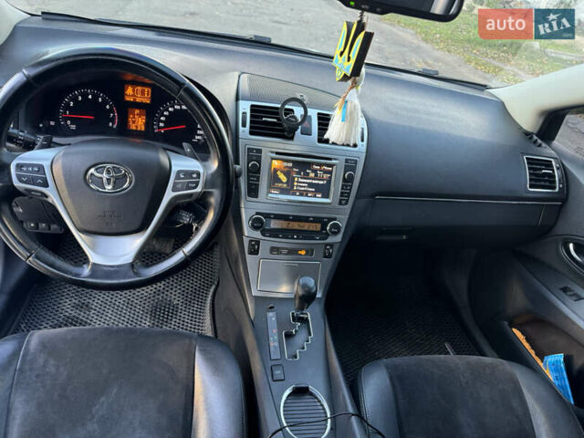 Серый Тойота Авенсис, объемом двигателя 2 л и пробегом 185 тыс. км за 12000 $, фото 11 на Automoto.ua