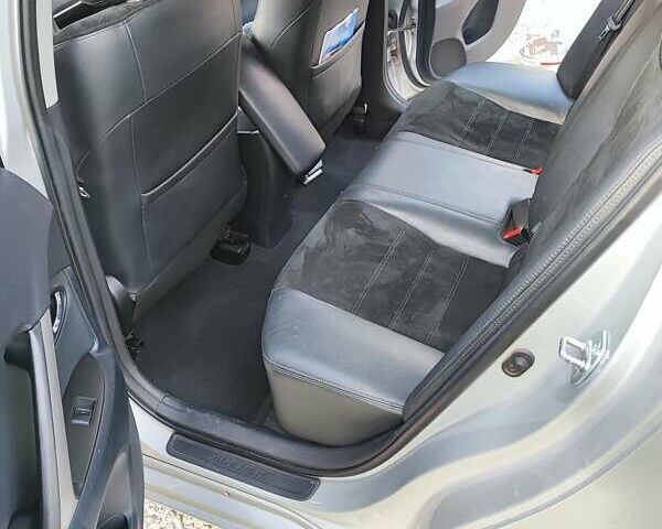 Серый Тойота Авенсис, объемом двигателя 2 л и пробегом 200 тыс. км за 12500 $, фото 14 на Automoto.ua