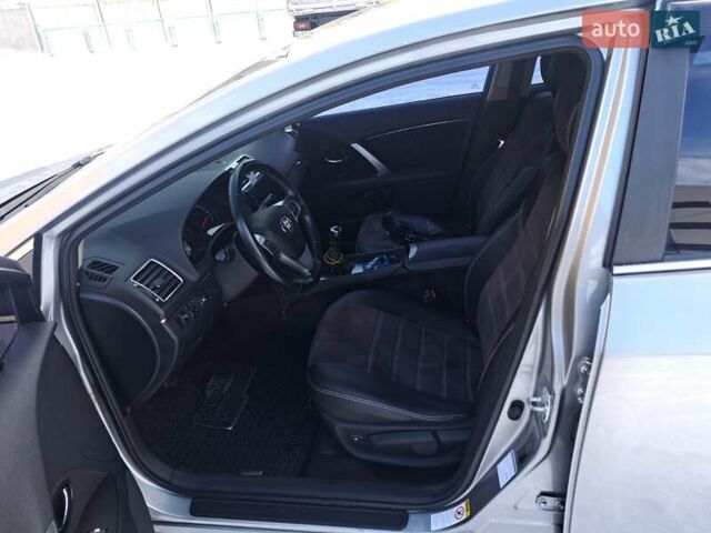 Сірий Тойота Авенсіс, об'ємом двигуна 1.8 л та пробігом 130 тис. км за 12000 $, фото 5 на Automoto.ua