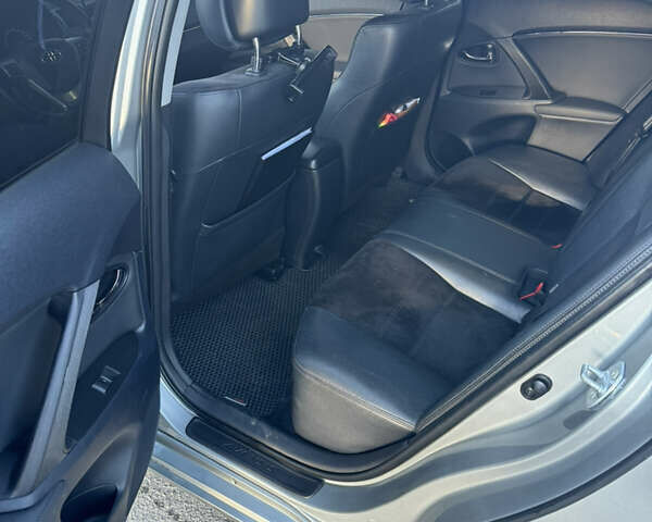 Серый Тойота Авенсис, объемом двигателя 2 л и пробегом 185 тыс. км за 12000 $, фото 9 на Automoto.ua