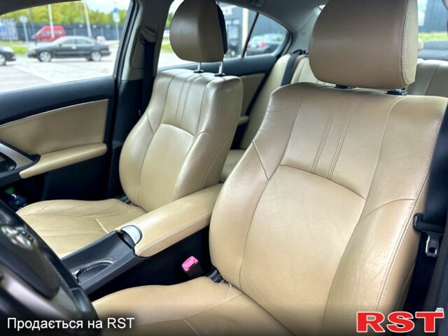 Серый Тойота Авенсис, объемом двигателя 2 л и пробегом 202 тыс. км за 10000 $, фото 12 на Automoto.ua