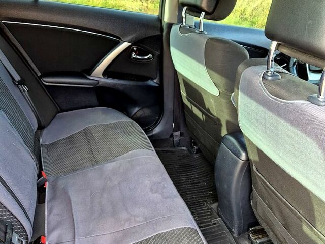 Серый Тойота Авенсис, объемом двигателя 1.8 л и пробегом 135 тыс. км за 11200 $, фото 4 на Automoto.ua