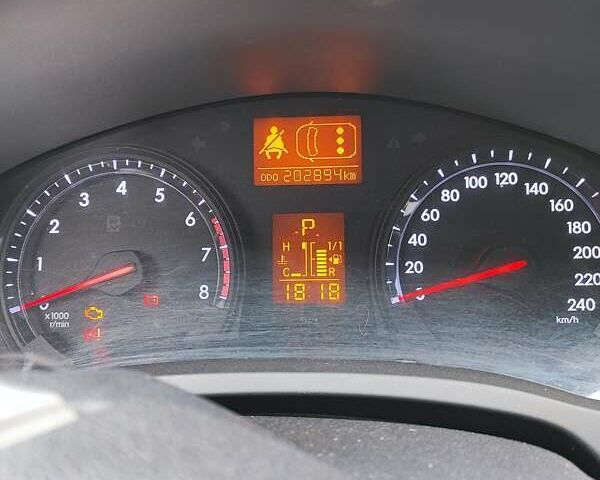 Серый Тойота Авенсис, объемом двигателя 2 л и пробегом 200 тыс. км за 12500 $, фото 8 на Automoto.ua