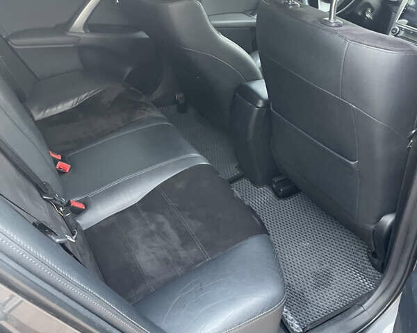 Серый Тойота Авенсис, объемом двигателя 2 л и пробегом 290 тыс. км за 11000 $, фото 3 на Automoto.ua