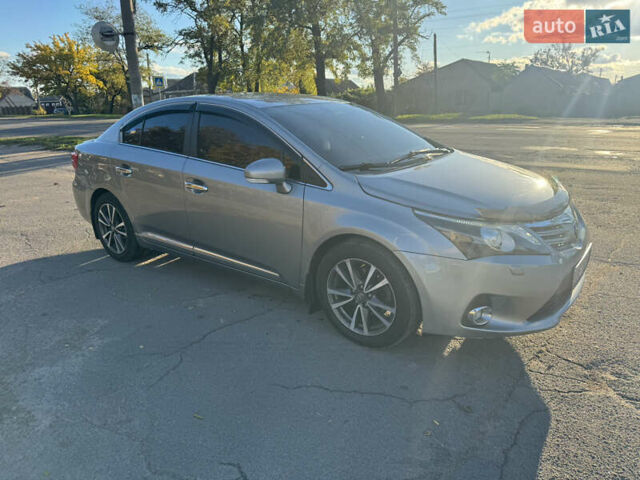 Серый Тойота Авенсис, объемом двигателя 2 л и пробегом 185 тыс. км за 12000 $, фото 2 на Automoto.ua