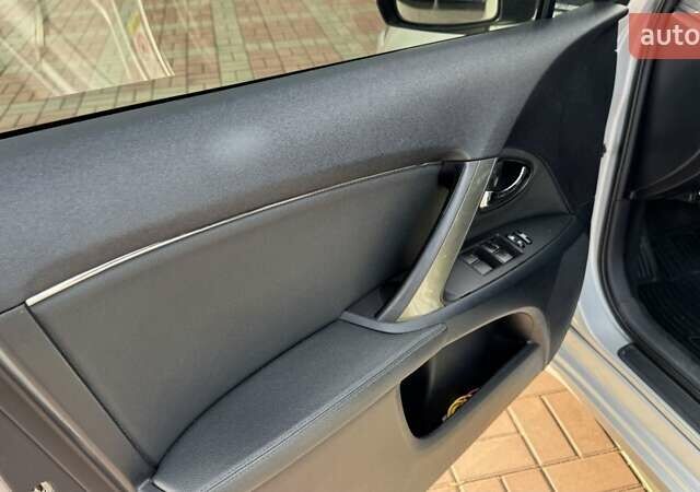Серый Тойота Авенсис, объемом двигателя 1.99 л и пробегом 230 тыс. км за 10500 $, фото 8 на Automoto.ua