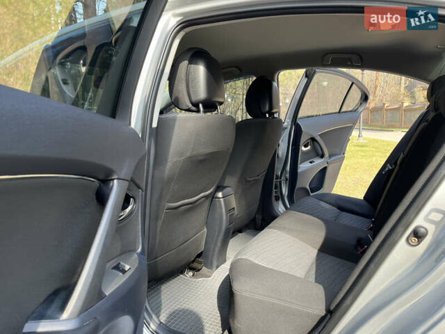 Серый Тойота Авенсис, объемом двигателя 1.8 л и пробегом 275 тыс. км за 8800 $, фото 23 на Automoto.ua
