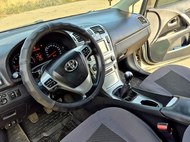 Серый Тойота Авенсис, объемом двигателя 1.8 л и пробегом 135 тыс. км за 11200 $, фото 6 на Automoto.ua