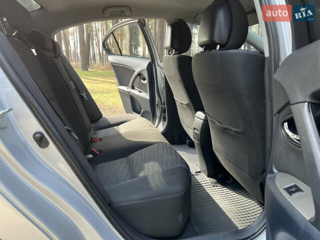 Серый Тойота Авенсис, объемом двигателя 1.8 л и пробегом 275 тыс. км за 8800 $, фото 24 на Automoto.ua