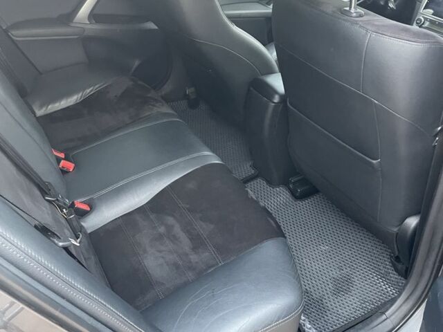 Серый Тойота Авенсис, объемом двигателя 2 л и пробегом 290 тыс. км за 11000 $, фото 3 на Automoto.ua