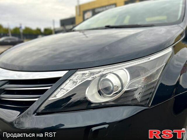 Серый Тойота Авенсис, объемом двигателя 2 л и пробегом 202 тыс. км за 10000 $, фото 7 на Automoto.ua