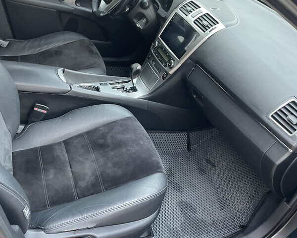 Серый Тойота Авенсис, объемом двигателя 2 л и пробегом 290 тыс. км за 11000 $, фото 2 на Automoto.ua