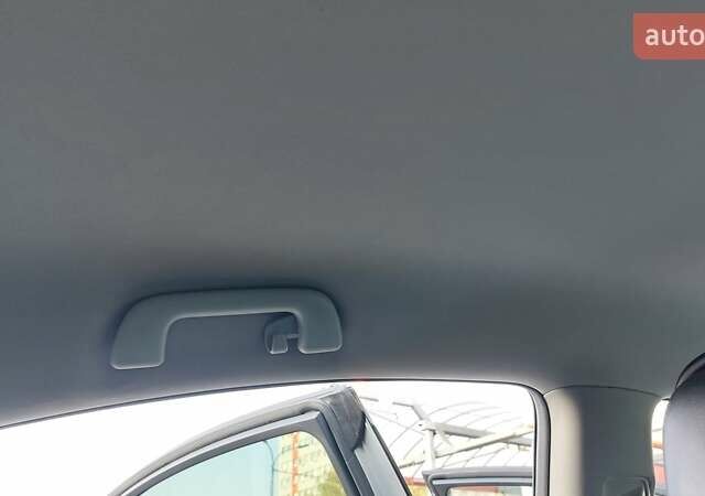 Сірий Тойота Авенсіс, об'ємом двигуна 2 л та пробігом 198 тис. км за 10800 $, фото 18 на Automoto.ua