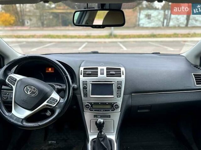 Серый Тойота Авенсис, объемом двигателя 2 л и пробегом 202 тыс. км за 10000 $, фото 8 на Automoto.ua