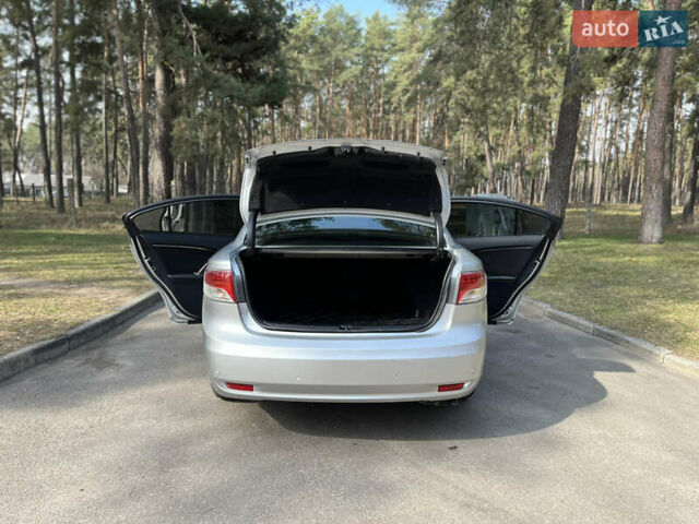 Серый Тойота Авенсис, объемом двигателя 1.8 л и пробегом 275 тыс. км за 8800 $, фото 11 на Automoto.ua