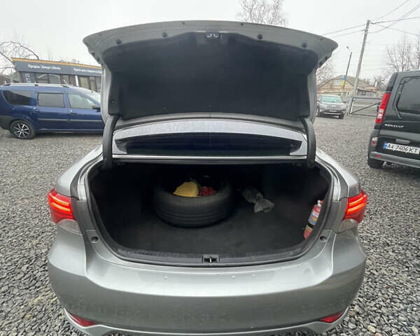 Серый Тойота Авенсис, объемом двигателя 1.8 л и пробегом 263 тыс. км за 10400 $, фото 7 на Automoto.ua