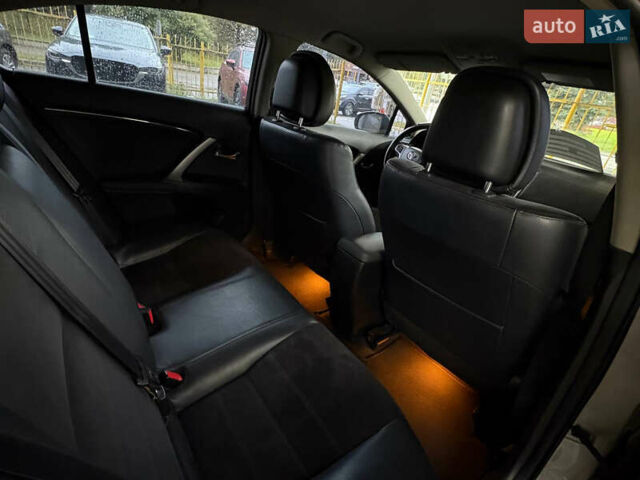 Серый Тойота Авенсис, объемом двигателя 1.8 л и пробегом 250 тыс. км за 11000 $, фото 14 на Automoto.ua