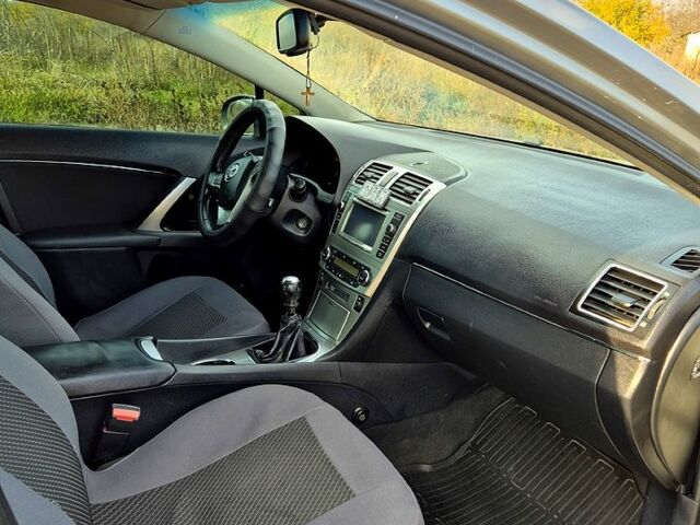 Серый Тойота Авенсис, объемом двигателя 1.8 л и пробегом 135 тыс. км за 11200 $, фото 3 на Automoto.ua