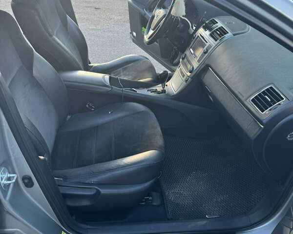 Серый Тойота Авенсис, объемом двигателя 2 л и пробегом 185 тыс. км за 12000 $, фото 16 на Automoto.ua