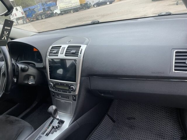 Серый Тойота Авенсис, объемом двигателя 2 л и пробегом 290 тыс. км за 11000 $, фото 1 на Automoto.ua