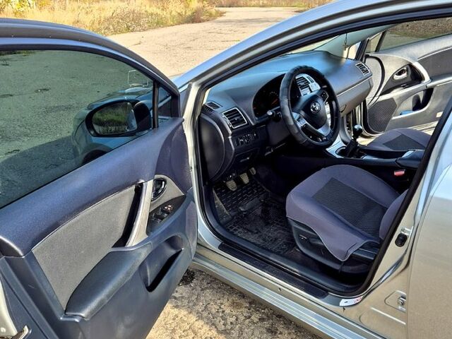 Серый Тойота Авенсис, объемом двигателя 1.8 л и пробегом 135 тыс. км за 11200 $, фото 5 на Automoto.ua