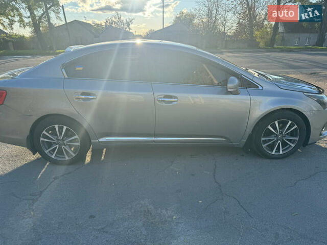 Серый Тойота Авенсис, объемом двигателя 2 л и пробегом 185 тыс. км за 12000 $, фото 3 на Automoto.ua