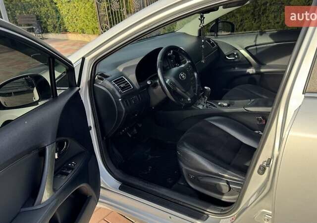 Серый Тойота Авенсис, объемом двигателя 1.99 л и пробегом 230 тыс. км за 10500 $, фото 7 на Automoto.ua