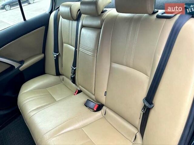 Серый Тойота Авенсис, объемом двигателя 2 л и пробегом 202 тыс. км за 10000 $, фото 9 на Automoto.ua